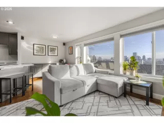 Photo #3: 206183897 Listing