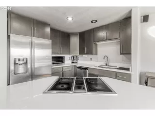 Photo #4: 206183897 Listing