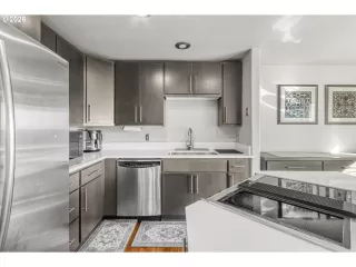 Photo #5: 206183897 Listing