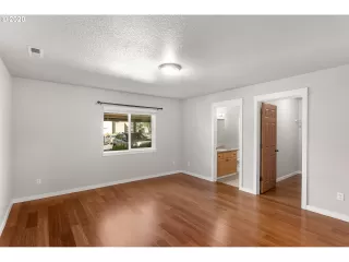 Photo #3: 20621220 Listing