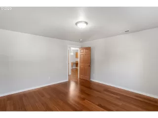 Photo #4: 20621220 Listing