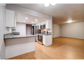 Photo #5: 20622194 Listing