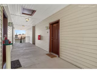 Photo #3: 20622245 Listing