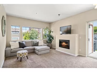 Photo #4: 20622245 Listing