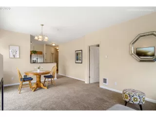 Photo #6: 20622245 Listing