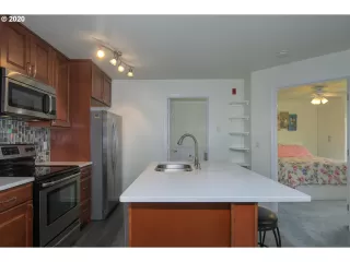 Photo #3: 20623223 Listing