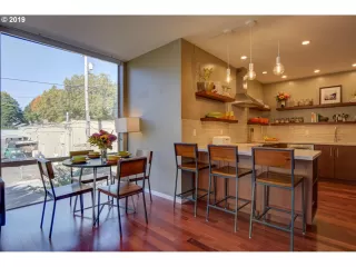 Photo #5: 20623603 Listing 