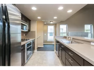 Photo #5: 20623946 Listing