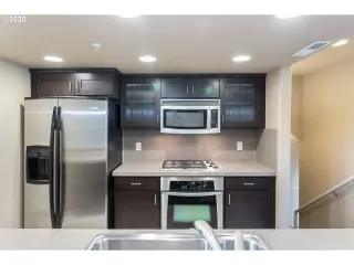 Photo #6: 20623946 Listing