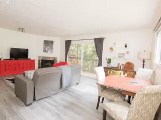 Photo #3: 20624833 Listing