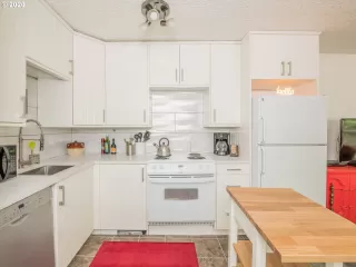 Photo #6: 20624833 Listing