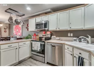 Photo #2: 20625759 Listing