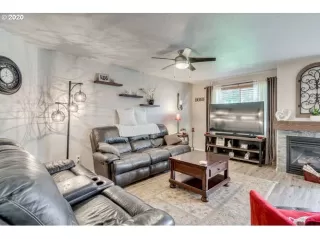 Photo #4: 20625759 Listing