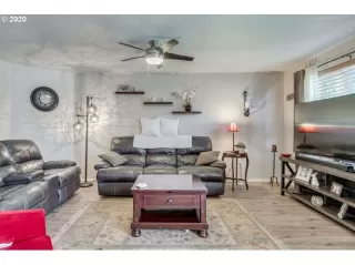 Photo #5: 20625759 Listing