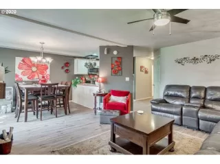 Photo #6: 20625759 Listing