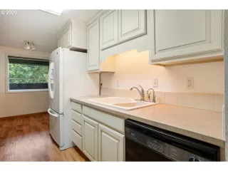 Photo #2: 20625866 Listing