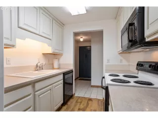 Photo #4: 20625866 Listing