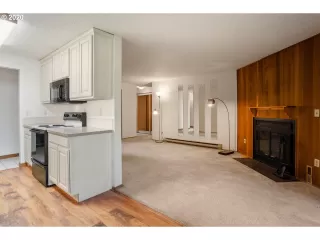 Photo #6: 20625866 Listing