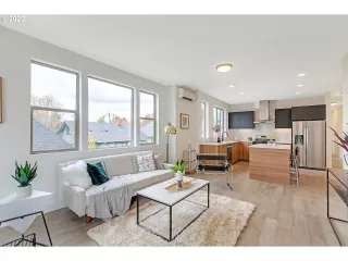 Photo #2: 20626585 Listing