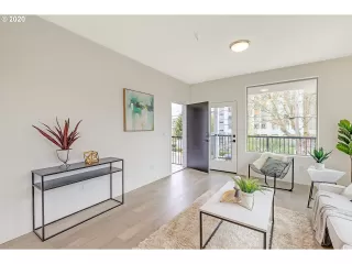 Photo #4: 20626585 Listing