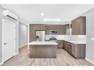 Photo #5: 20626682 Listing
