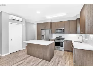Photo #6: 20626682 Listing