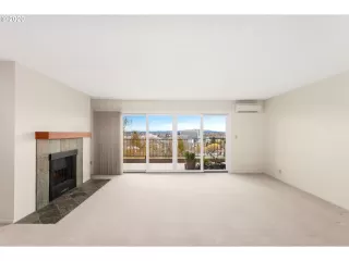 Photo #2: 20628677 Listing