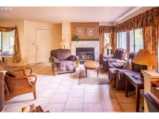 Photo #3: 20629476 Listing