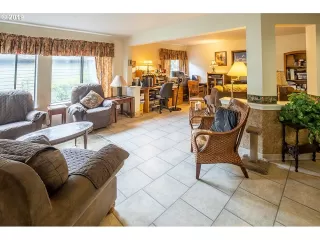 Photo #4: 20629476 Listing