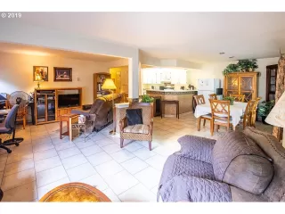 Photo #5: 20629476 Listing