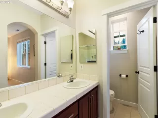 Photo #5: 20630766 Listing 