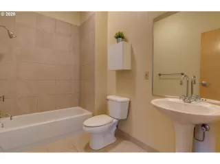 Photo #4: 20631120 Listing