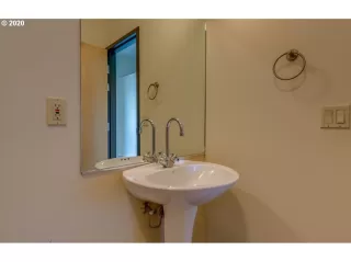 Photo #5: 20631120 Listing