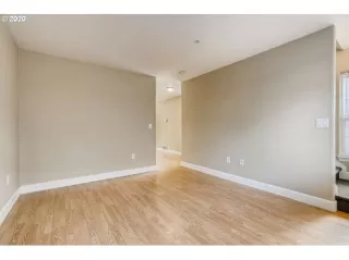 Photo #4: 20631908 Listing