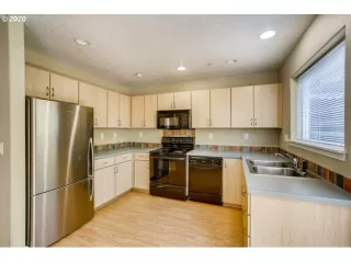 Photo #6: 20631908 Listing