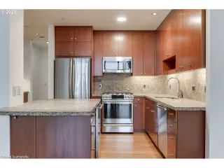 Photo #6: 20631961 Listing