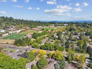 Photo #4: 206327360 Listing 