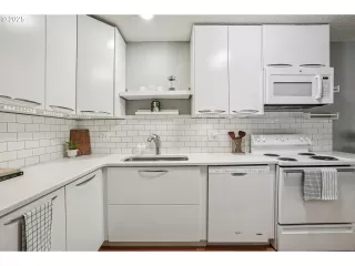 Photo #5: 206327360 Listing 