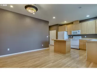 Photo #4: 20633144 Listing