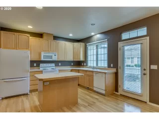 Photo #5: 20633144 Listing