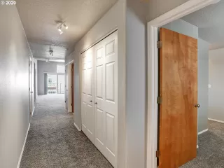 Photo #5: 20633212 Listing