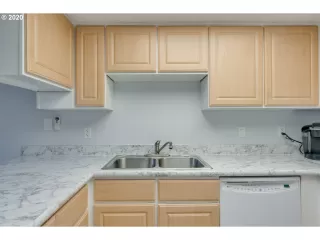 Photo #6: 20633309 Listing 