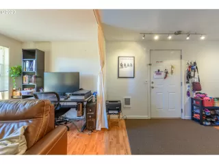 Photo #2: 20633946 Listing