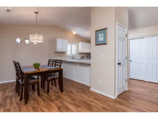 Photo #2: 20633966 Listing