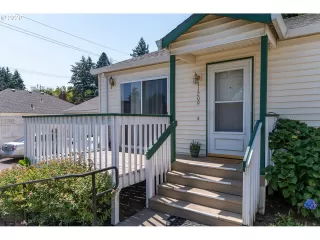 Photo #5: 20633966 Listing