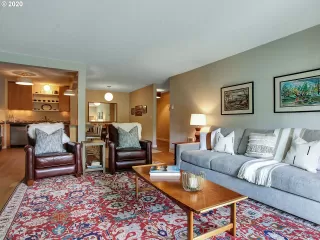 Photo #4: 20633968 Listing