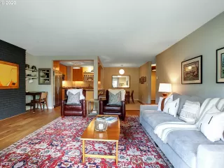 Photo #5: 20633968 Listing