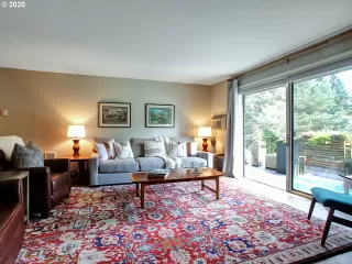 Photo #6: 20633968 Listing