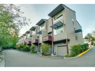 Photo #1: 20634728 Listing