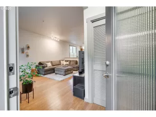 Photo #4: 20634728 Listing